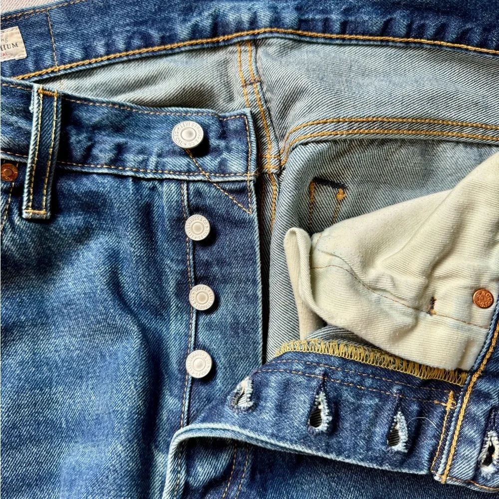 Levi's Premium Selvedge 501 Men's Straight Jeans in Medium Blue - Picture 12 of 12